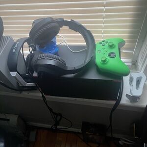 Astr Gaming Headset with Green Xbox Controller